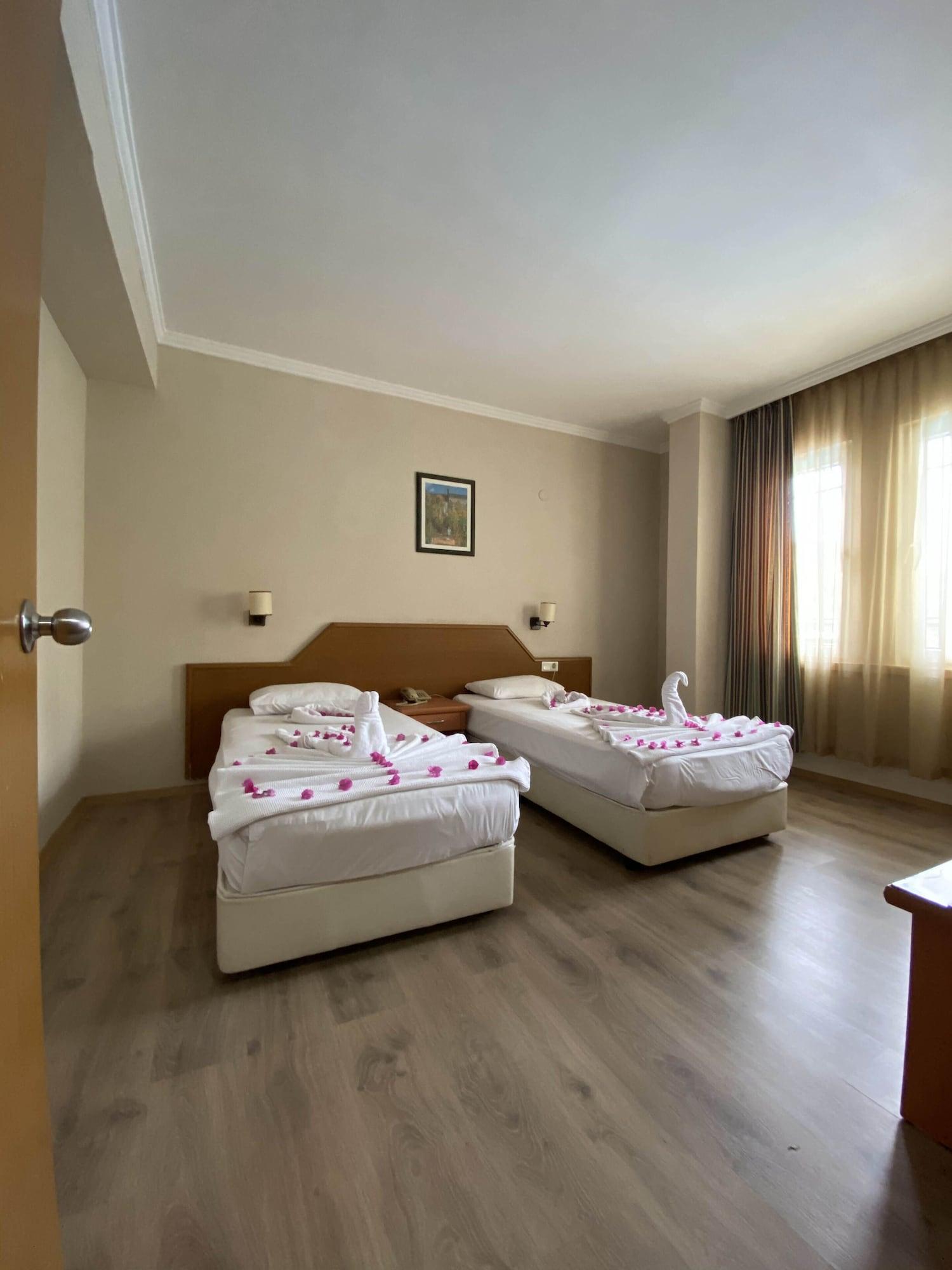 Aparthotel Select & 3*